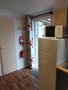 Kuchyň nebo kuchyňský kout v ubytování Mobil Home 6 pers avec clim réversible