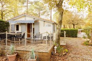 Zahrada ubytování Chalet 213 en lisière de forêt