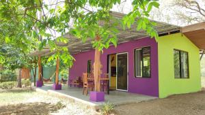 Το κτήριο όπου στεγάζεται  η παραθεριστική κατοικία