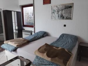 Ένα ή περισσότερα κρεβάτια σε δωμάτιο στο Apartman Buco