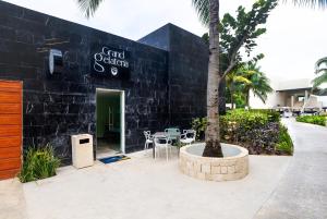 Здание курортного отеля +70 фотографий