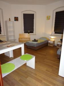 Voodi või voodid majutusasutuse FLEX Aparts - möblierte Wohnung in Zwickau toas