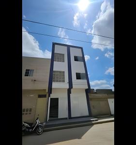 a building with a scooter parked in front of it at Maria Bonita Apartment | Cozy, 10 minutes from the city center in Caruaru