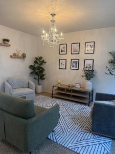 Χώρος καθιστικού στο Lovely Provo Oasis