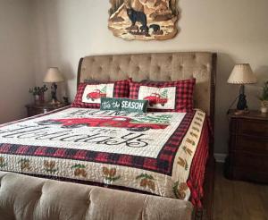 Ένα ή περισσότερα κρεβάτια σε δωμάτιο στο Sleepy Bear Getaway condo +77 φωτογραφίες