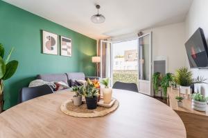 Et tv og/eller underholdning på Le Verdoyant Netflix Grand balcon Padel