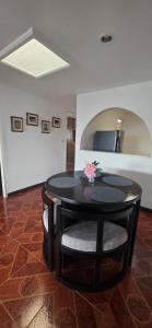 a black table with a flower on it in a room at Aparto hotel del centro in Filandia +4 photos