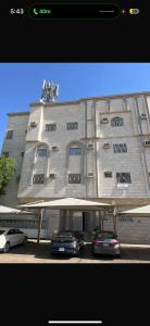 two cars parked in front of a building at قمرة قباء Cuba moon2 in Al Madinah