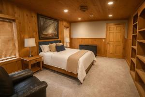 Postel nebo postele na pokoji v ubytování Compass Retreat - The Lower Suite