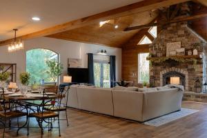 Χώρος καθιστικού στο Compass Retreat for large groups