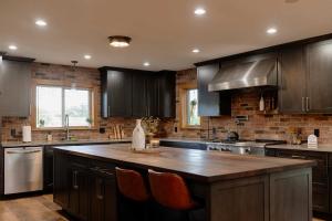 Η κουζίνα ή μικρή κουζίνα στο Compass Retreat for large groups +87 φωτογραφίες