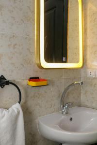 Ванная комната в Luxury Arabic Romantic Studio with its own large private Roof Terrace 15 mins from El Gouna