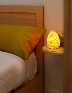 Кровать или кровати в номере Luxury Arabic Romantic Studio with its own large private Roof Terrace 15 mins from El Gouna