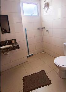 Koupelna v ubytování Apartamento de 02 quartos com vista para o lago + 54 fotografií