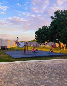 Herní místnost nebo prostor pro děti v ubytování Apartamento de 02 quartos com vista para o lago