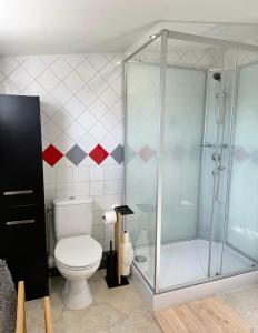 Koupelna v ubytování Appartement calme à 20 min de paris et 7’ d Orly + 5 fotografií