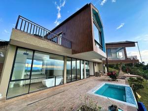 a house with a swimming pool on a deck at New Espectacular Chalet de lujo con vistas de lujo in Quindío