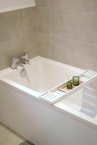 Ένα μπάνιο στο Charming Village Retreat in Washington +21 φωτογραφίες