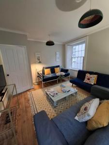 Posezení v ubytování The Mews Cottage