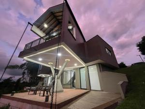 a house with a staircase up to the roof at New Espectacular Chalet de lujo con vistas de lujo in Quindío +81 photos