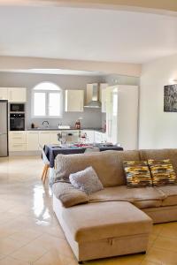 Η κουζίνα ή μικρή κουζίνα στο La Villa du Sommet