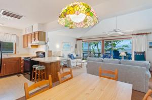 Kuchyň nebo kuchyňský kout v ubytování PS-I -Swan Sea