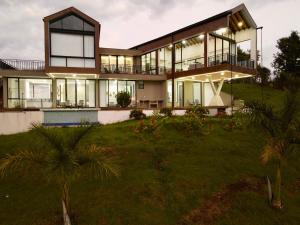 a large house with a lot of windows at New Espectacular Chalet de lujo con vistas de lujo in Quindío