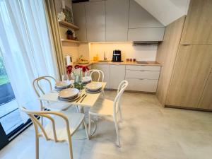 Kuchyň nebo kuchyňský kout v ubytování Borowikova Bałtycka Oaza Basen Sauna Jacuzzi