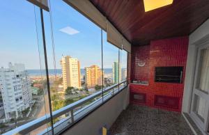 Μπαλκόνι ή βεράντα στο Apartamento frente mar com 3 quartos