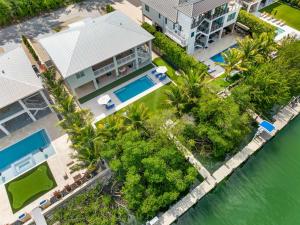 an aerial view of a house with a swimming pool at Emerald Oasis Deluxe Waterfront Gem, Heated Pool with Dock in Marathon