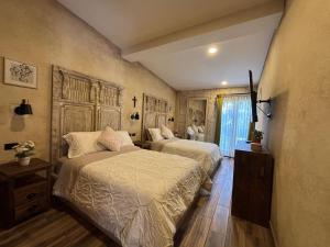 Ένα ή περισσότερα κρεβάτια σε δωμάτιο στο Sasha: Tu refugio fascinante en Val'Quirico.