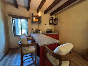 Χώρος καθιστικού στο Sasha: Tu refugio fascinante en Val'Quirico. +9 φωτογραφίες