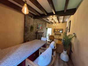 Χώρος καθιστικού στο Sasha: Tu refugio fascinante en Val'Quirico.