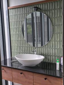 Koupelna v ubytování Furnished Villa Near Kurumbanadom StAntony Church