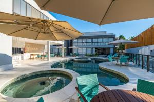 Swimmingpoolen hos eller tæt på Luxo e Tranquilidade na Ponta do Mutá-Pé na areia