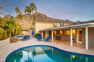 Bazén v ubytování Biltmore Highlands by Porter Luxury Home wPrivate Pool and Mountain Views nebo v jeho okolí