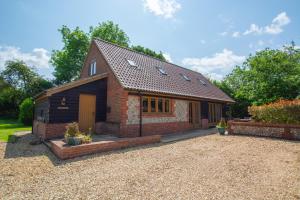 サーズフォードにあるFoden Lodgeの小さなレンガ造りの家