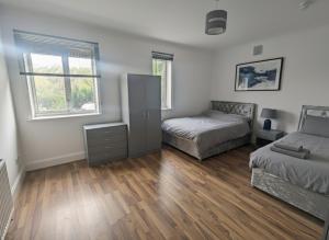 Postel nebo postele na pokoji v ubytování Shirley Rooms and Chalets