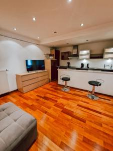 O bucătărie sau chicinetă la Dorey Home P8 - Cozy Apartment am Fluss