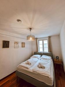 Un pat sau paturi într-o cameră la Dorey Home P8 - Cozy Apartment am Fluss