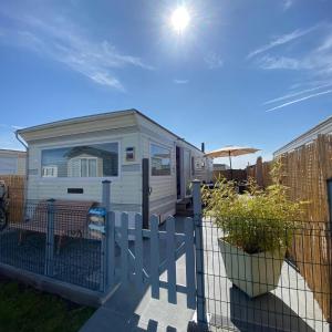 Το κτήριο όπου στεγάζεται  το κάμπινγκ +24 φωτογραφίες