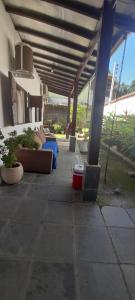 an outdoor patio with a porch with plants at Casa Manga Rosa in Paraty