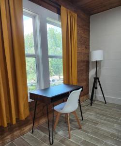 Fotografie z fotogalerie ubytování Carmie's 1920 bungalow on Main St v destinaci Denison + 6 fotografií