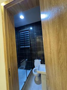 Un baño de Oschomes 7 fotos más