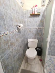 Ένα μπάνιο στο Casa céntrica en zona privada +13 φωτογραφίες