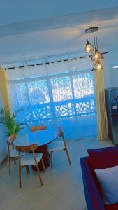 Posezení v ubytování Mombasa Air-BnB Two bedroom apartment