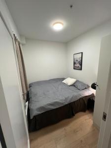 a small bedroom with a bed in a room at Modern downtown apartment in Fredrikstad
