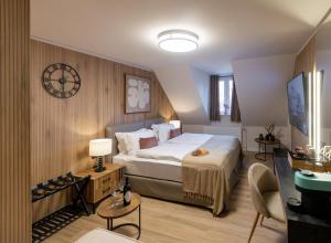 Postel nebo postele na pokoji v ubytování Gästehaus zum roten Hahn