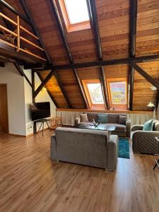 a large living room with a couch and a tv at Harlekin-Wohnung in Garbsen