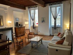 Istumisnurk majutusasutuses Maison de charme avec plafonds et parquets anciens